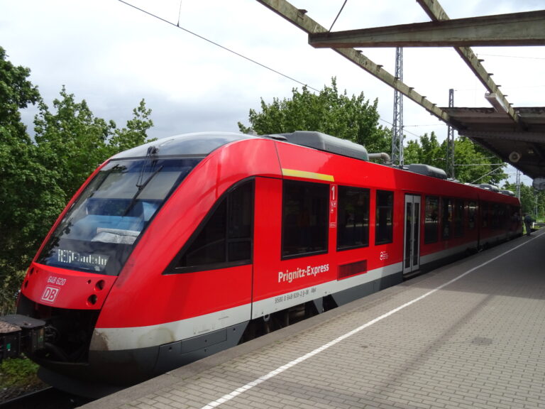 i2030-Infoveranstaltung zum Prignitz-Express - der RE6 macht Halt in Hennigsdorf, Foto: VBB