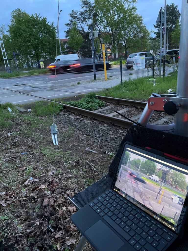 Verkehrszählung am Bahnügergang (BÜ) Falkenseer Chaussee mittels Videotechnik, Quelle: Bahnkonzept GmbH Deutschland, Dresden