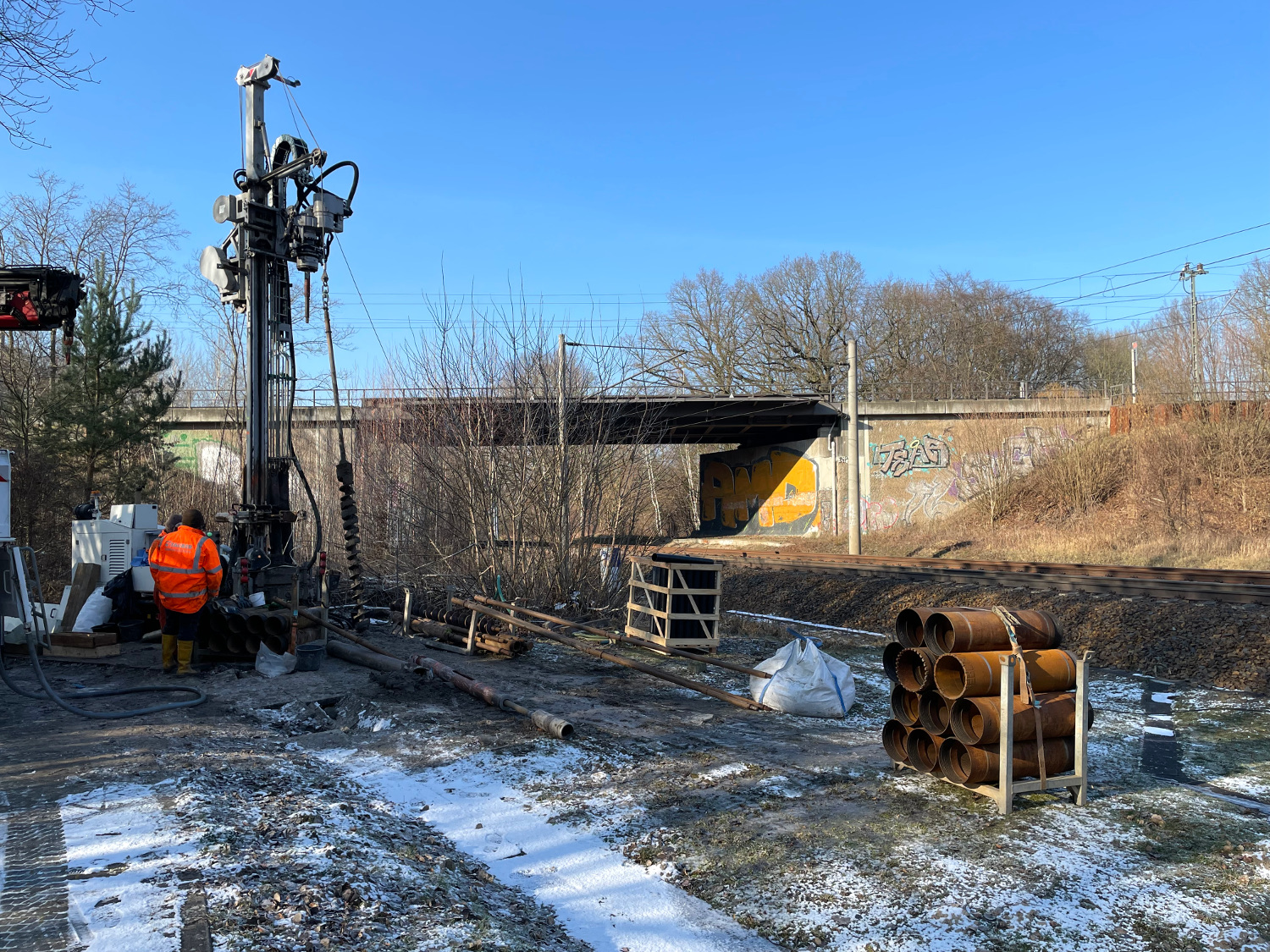 Ausführung von maschinellen Bohrungen und Ausbau der Grundwassermessstellen in Brieselang, Foto: DB Netz AG