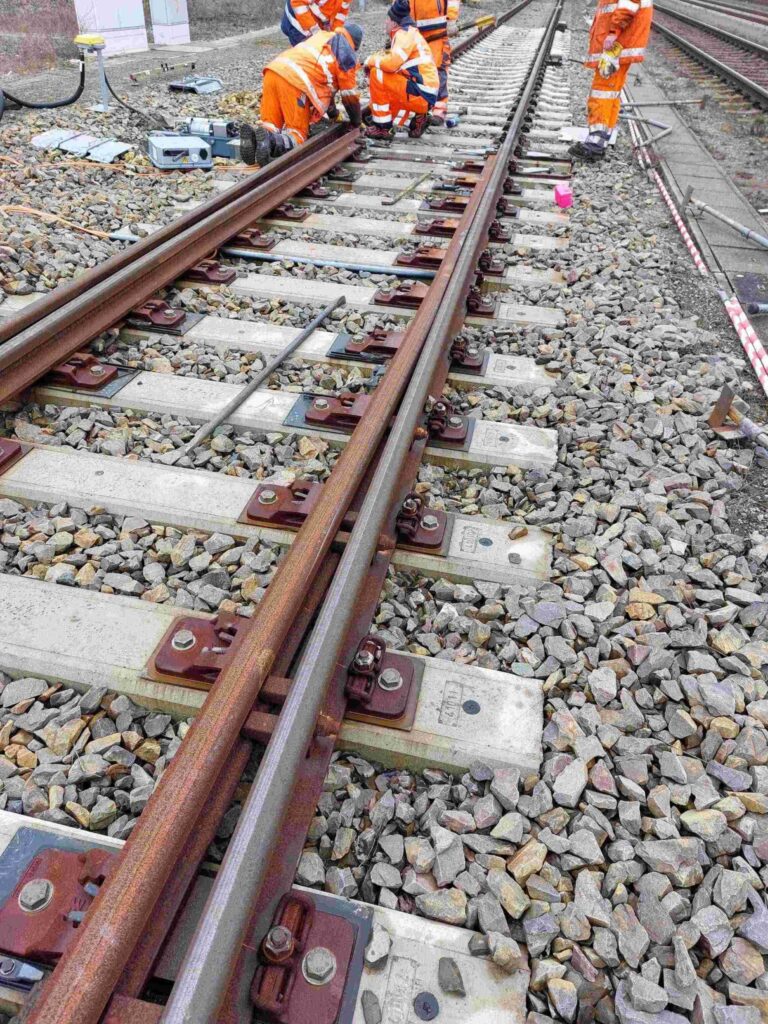 Letzte Prüfungen vor Inbetriebnahme am Kehrgleis am Bahnhof Königs Wusterhausen, Foto: DB Netz AG