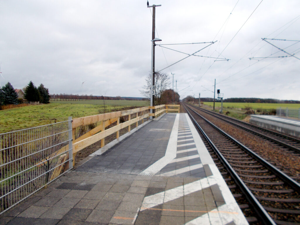 Bahnhof Jacobsdorf (Mark) nach der Bahnsteigverlängerung, Foto: DB Station&Service